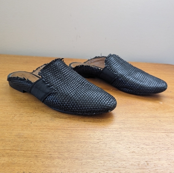 Frye Black Leather Basket Weave Flat Mules - Picture 1 of 12